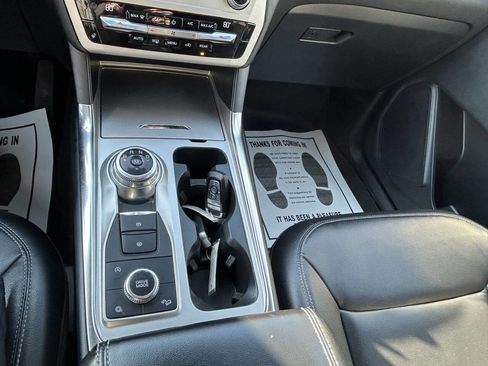 Used 2015 Chrysler 200 Limited image 8