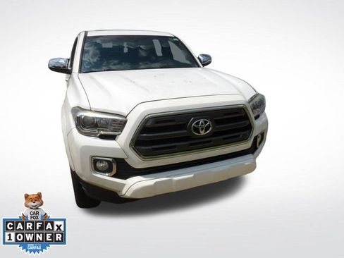 Used 2016 Toyota Tacoma Limited w/ Towing Package RWD image 3