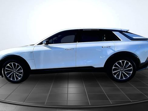 Used 2024 Cadillac Lyriq Sport AWD/4WD image 3