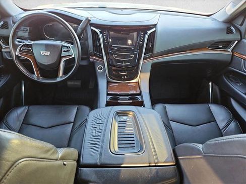 Used 2018 Cadillac Escalade Luxury image 19