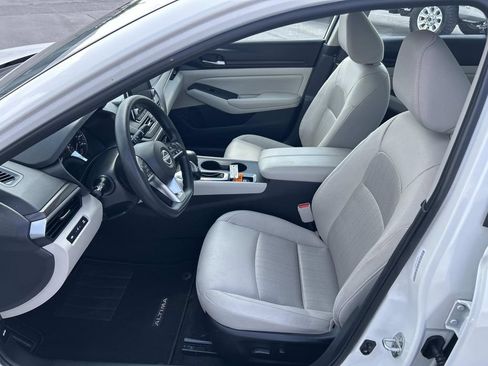 Used 2025 Nissan Altima 2.5 SV FWD image 23