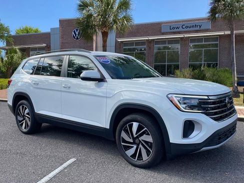 Used 2025 Volkswagen Atlas SE AWD/4WD image 1