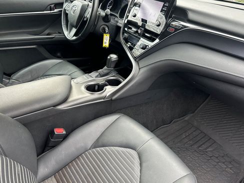 Used 2024 Toyota Camry SE image 18