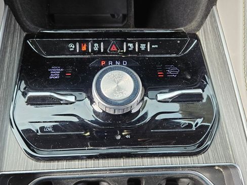 Used 2023 Jeep Wagoneer Series III w/ Preferred Equipment Group image 19