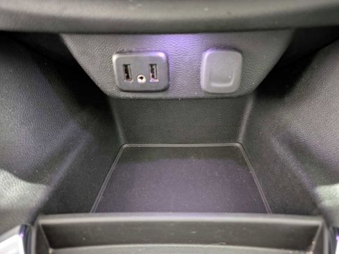 Used 2020 Chevrolet Traverse LT image 29