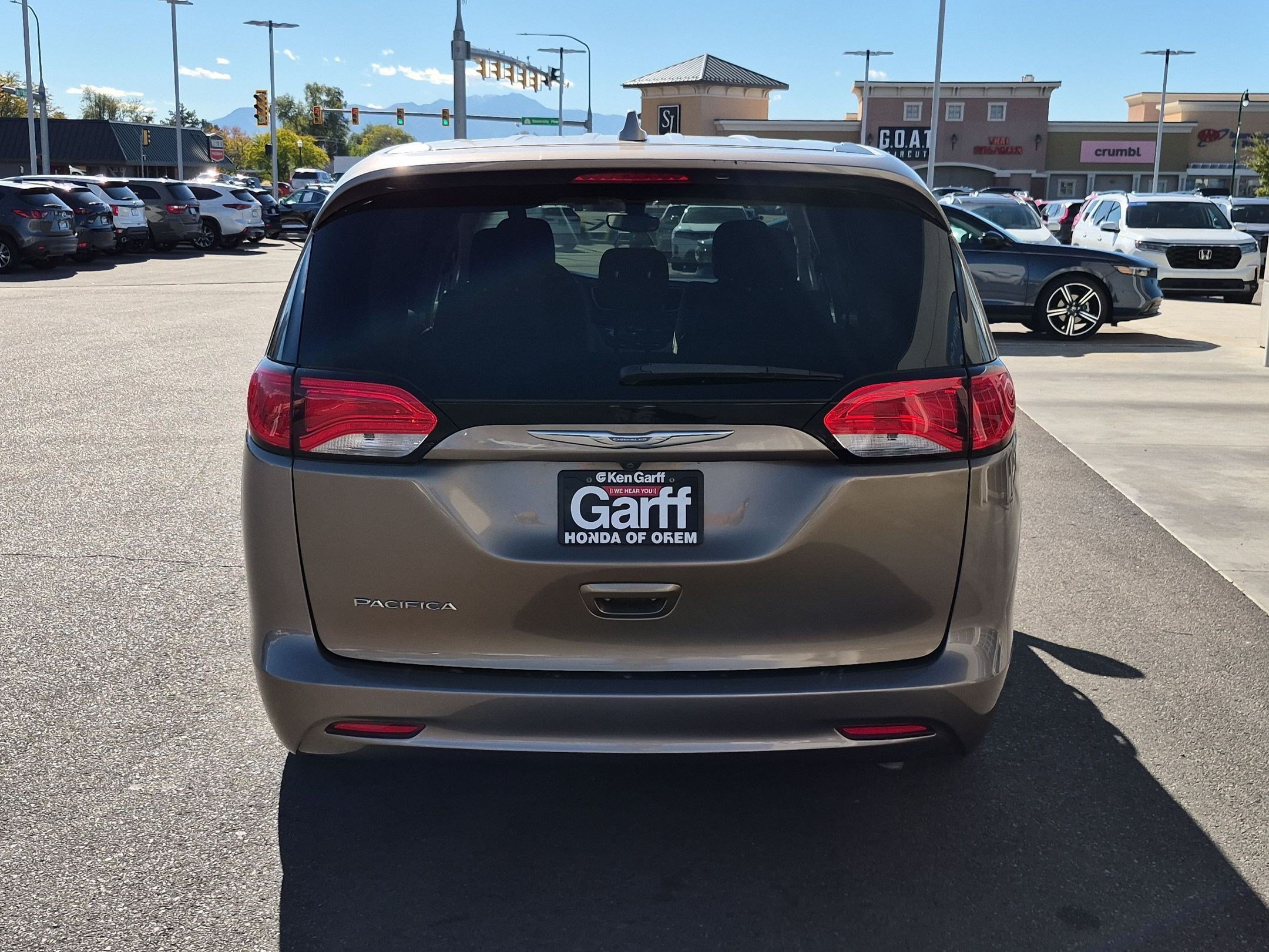 Used 2017 Chrysler Pacifica Touring FWD image 7