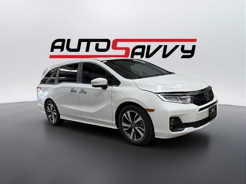 Used 2024 Honda Odyssey Touring image 3