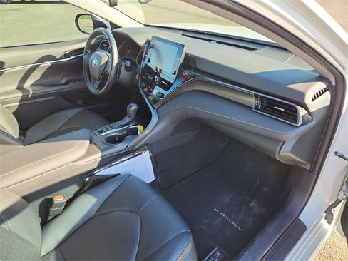 Used 2022 Toyota Camry XSE image 27