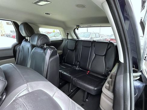 Used 2025 Kia Carnival FWD image 20