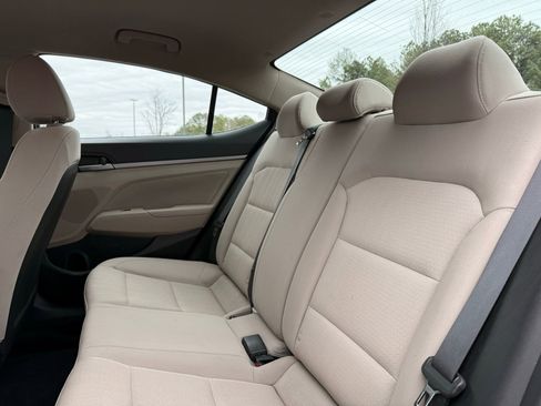 Used 2017 Hyundai Elantra SE image 26