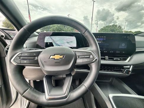 Used 2026 Chevrolet Equinox LT FWD image 11