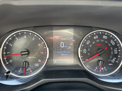 Used 2022 Toyota RAV4 XLE Premium AWD/4WD image 19
