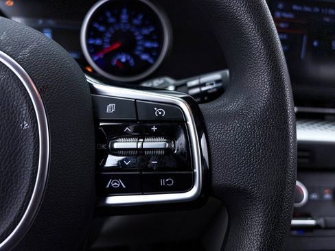 Certified 2023 Kia Carnival LX image 27