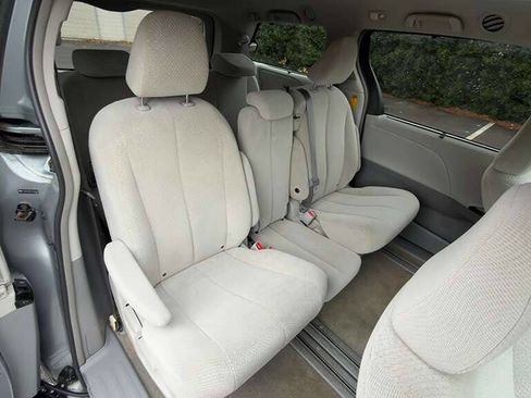 Used 2014 Toyota Sienna LE image 24