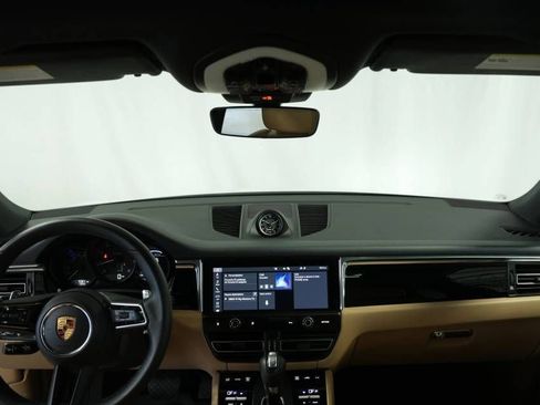 Certified 2025 Porsche Macan AWD/4WD image 16