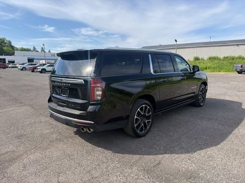 Used 2023 Chevrolet Suburban High Country AWD/4WD image 5