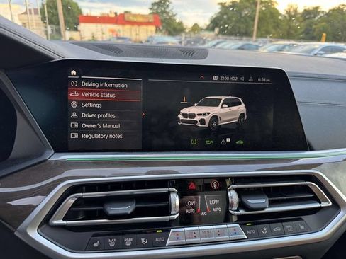 Used 2022 BMW X5 xDrive40i w/ M Sport Package AWD/4WD image 38