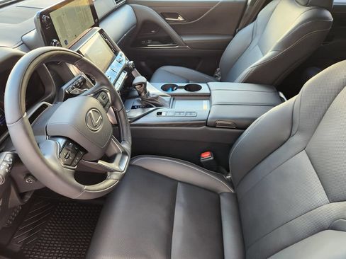 Used 2026 Lexus LX 600 4WD w/ Appearance Package image 13