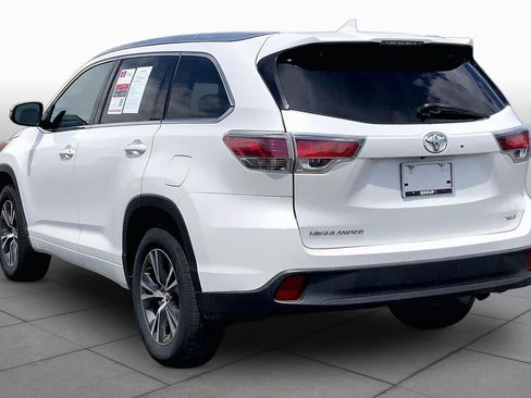 Used 2016 Toyota Highlander XLE FWD image 12