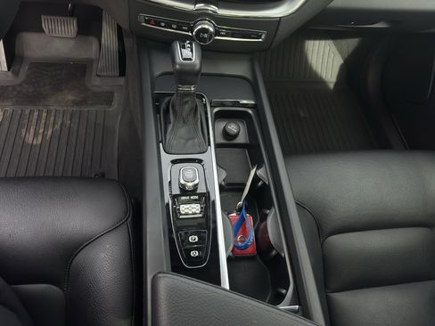 Used 2018 Volvo XC60 T5 Momentum w/ Convenience Package AWD/4WD image 21