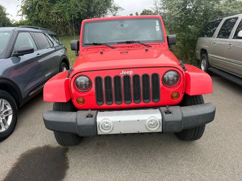 Used 2013 Jeep Wrangler Unlimited Sahara w/ Mopar Chrome Edition Group AWD/4WD image 2