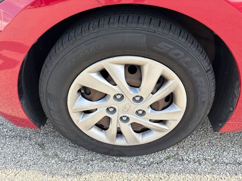 Used 2017 Hyundai Elantra SE FWD image 11
