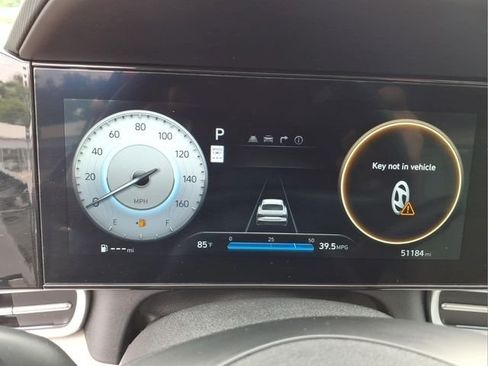 Used 2025 Hyundai Elantra Limited FWD image 23
