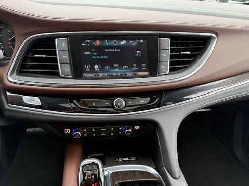 Used 2018 Buick Enclave Avenir w/ Avenir Technology Package image 9