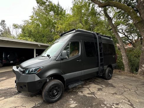 Used 2023 Mercedes-Benz Sprinter 2500 image 4