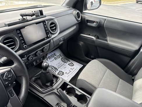 Used 2020 Toyota Tacoma TRD Off-Road image 19