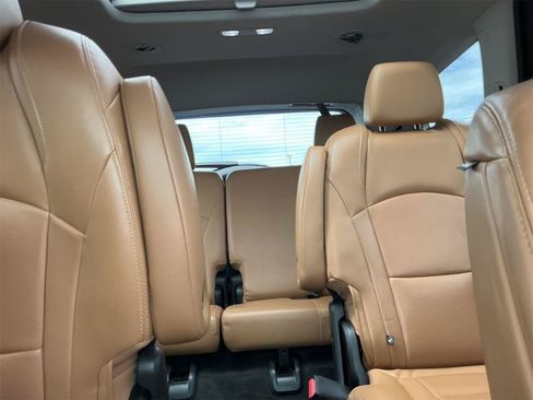 Used 2020 Buick Enclave Essence FWD image 11