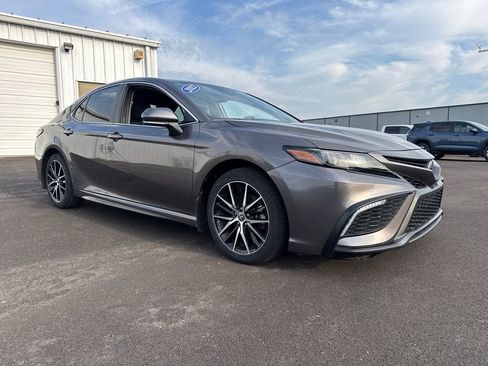 Used 2023 Toyota Camry SE FWD image 9