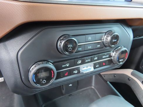 Used 2024 Ford Bronco Outer Banks image 20