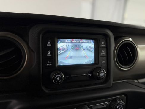 Used 2018 Jeep Wrangler Unlimited Sport S AWD/4WD image 18