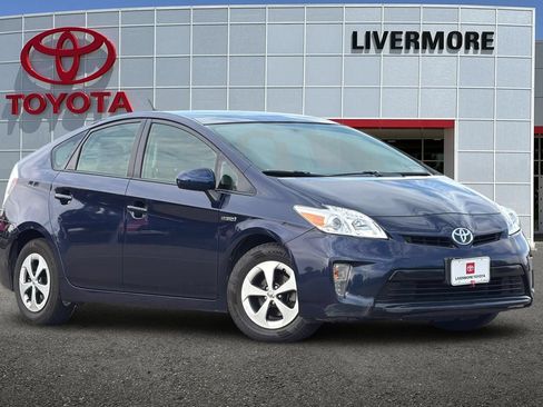 Used 2014 Toyota Prius Three w/ Solar Roof Package FWD image 2