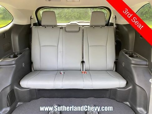Used 2024 Toyota Highlander XLE AWD/4WD image 38