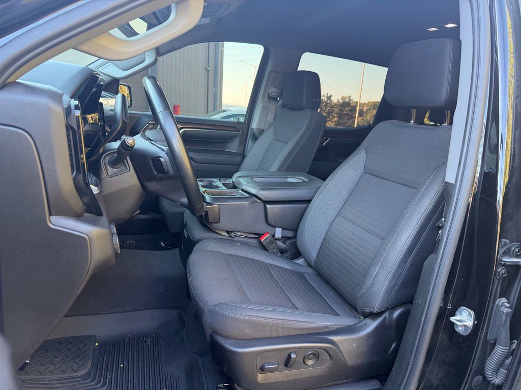 Used 2024 Chevrolet Silverado 1500 LT AWD/4WD image 7