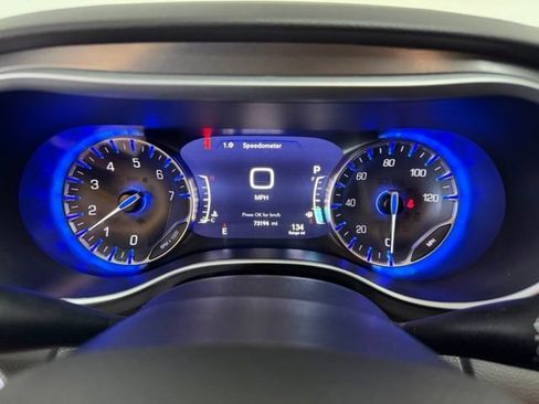 Used 2024 Chrysler Pacifica Touring-L FWD image 25