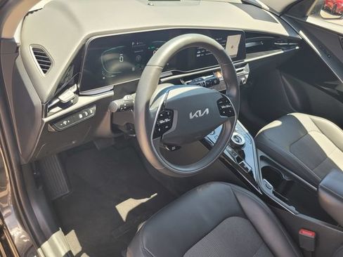 Used 2023 Kia Niro EX FWD image 9