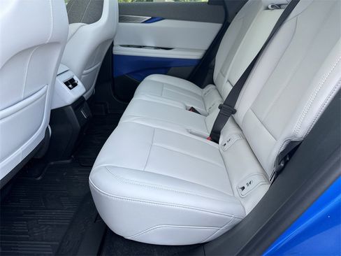 New 2025 Cadillac Optiq Luxury 1 image 28