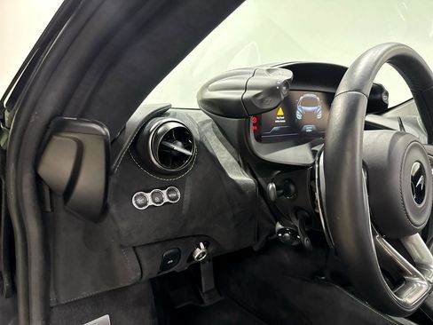 Used 2024 McLaren 750S Spider image 25