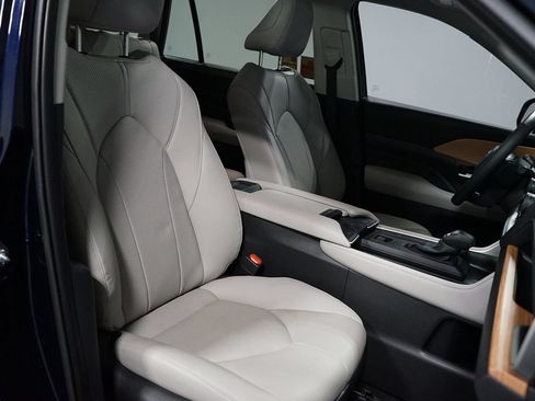 Certified 2025 Toyota Grand Highlander FWD image 29