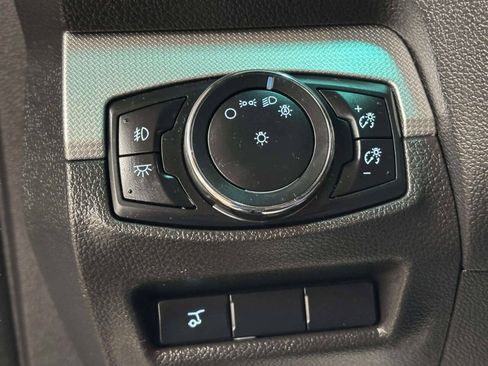 Used 2015 Ford Explorer XLT w/ Equipment Group 202B AWD/4WD image 37