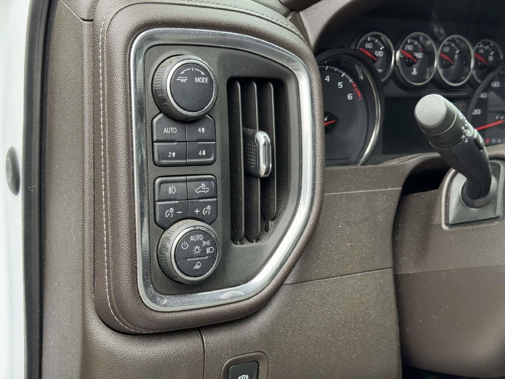Used 2020 Chevrolet Silverado 1500 RST w/ Texas Edition AWD/4WD image 11