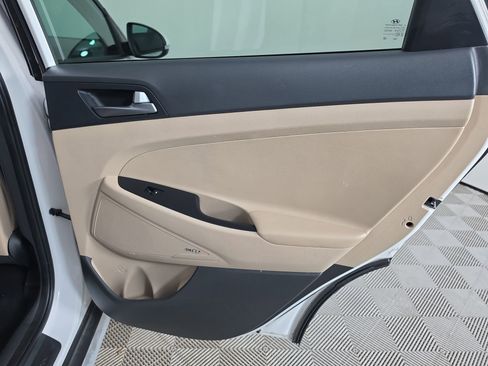 Used 2017 Hyundai Tucson SE Plus AWD/4WD image 43