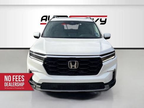 Used 2023 Honda Pilot Touring image 2