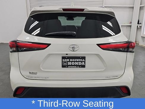 Used 2021 Toyota Highlander XLE AWD/4WD image 8