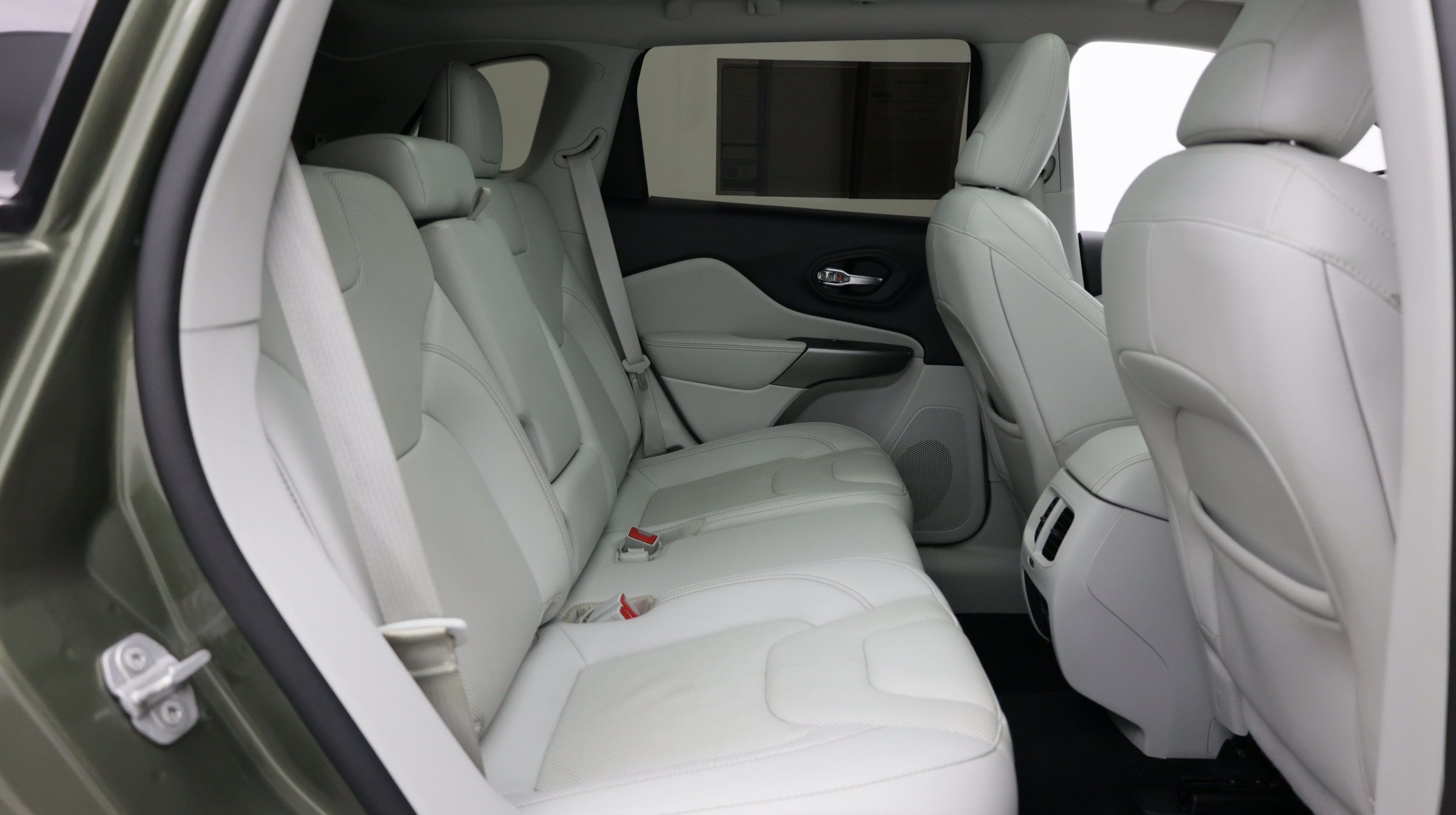 Used 2021 Jeep Cherokee Limited FWD image 35