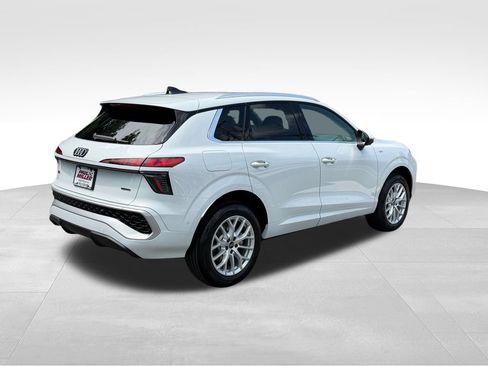 New 2026 Audi Q3 quattro 2.0T AWD/4WD image 7