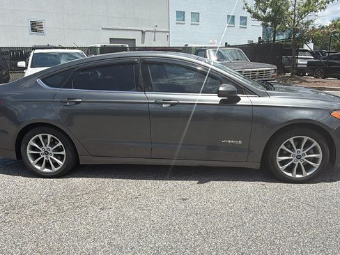 Used 2017 Ford Fusion SE FWD image 7